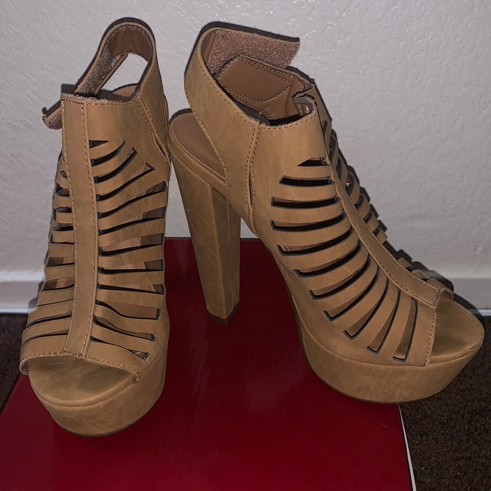 Size 6 1/2 light brown women heels